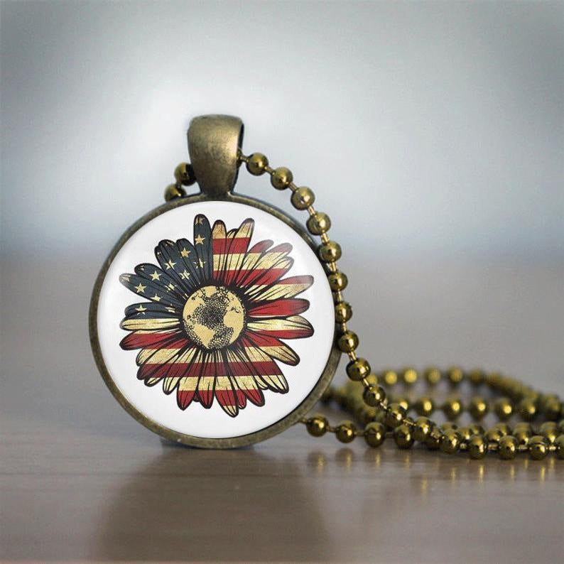 American Flag Daisy Flower Round Pendent Necklace