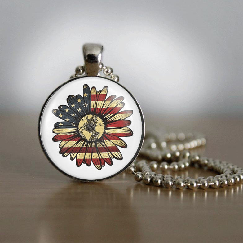 American Flag Daisy Flower Round Pendent Necklace